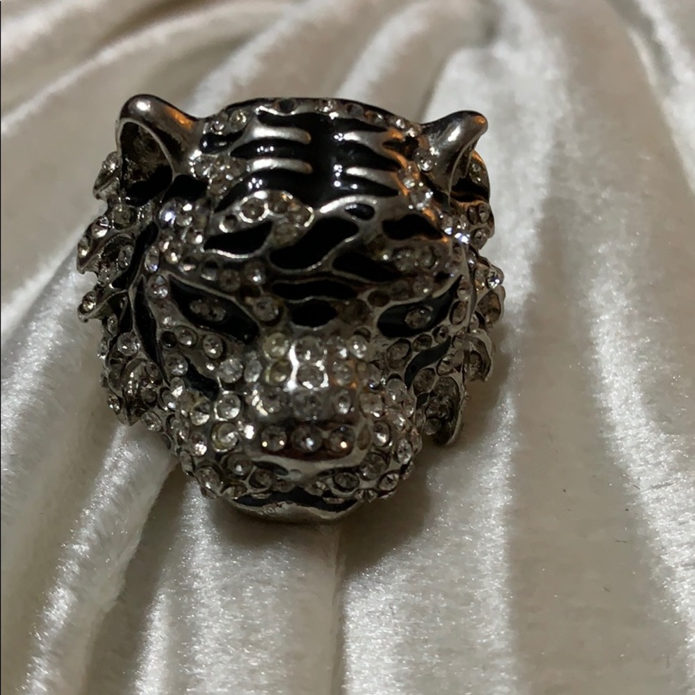 Unique tiger ring